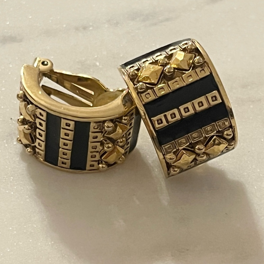 St. John Vintage 80’s Show Stopper Gold Tone and Black Acrylic Clip On Earrings